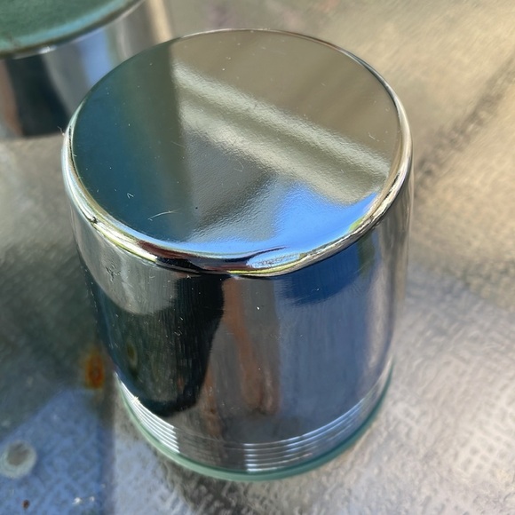 Vintage Stanley Aladdin thermos. Green with handle. Chrome lid and base. Quart - Picture 6 of 16